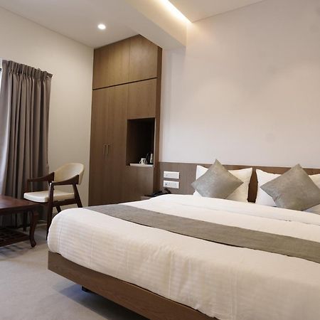 A Square Executive Hotel Aurangabad  Exteriör bild