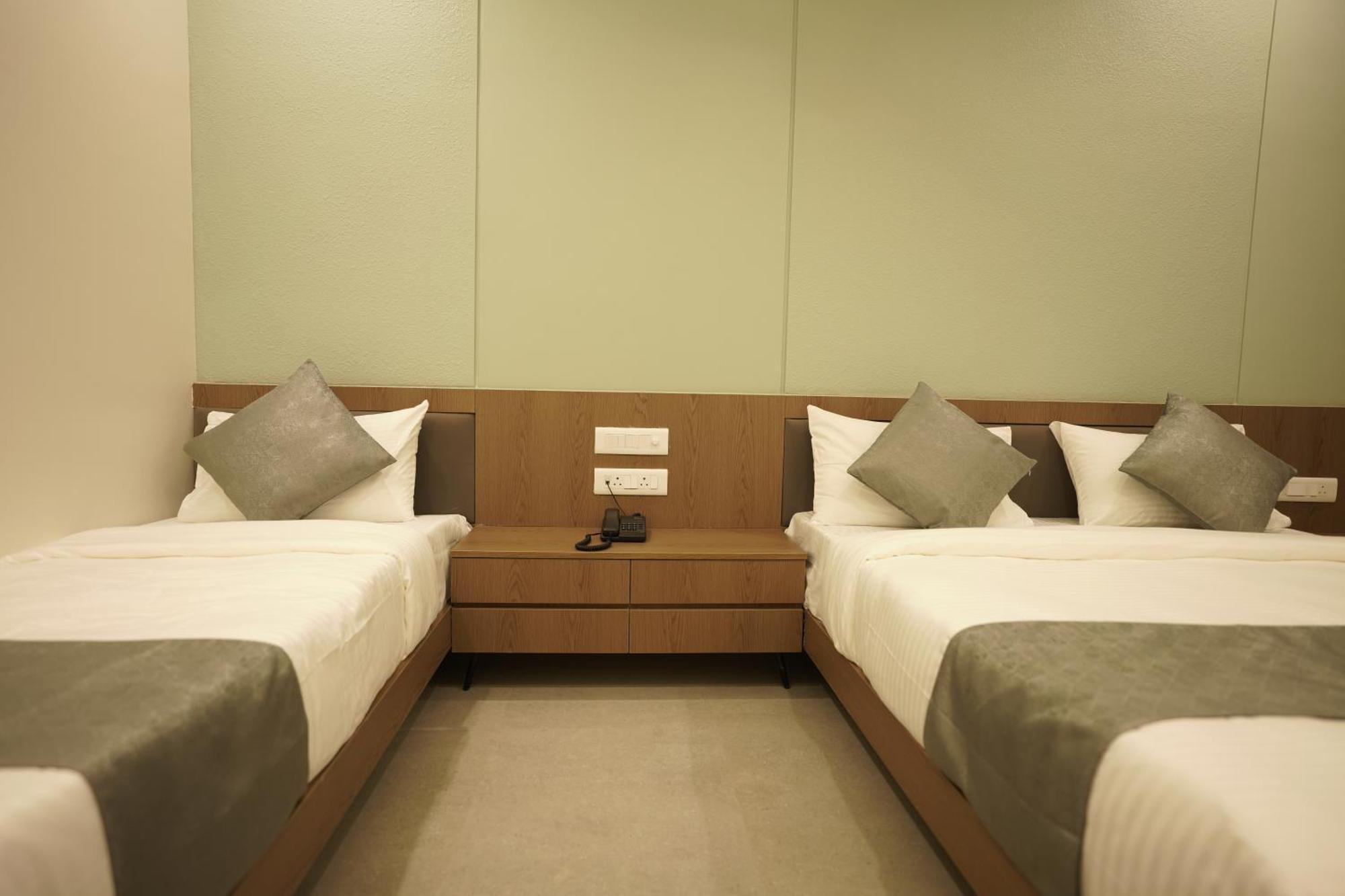 A Square Executive Hotel Aurangabad  Exteriör bild