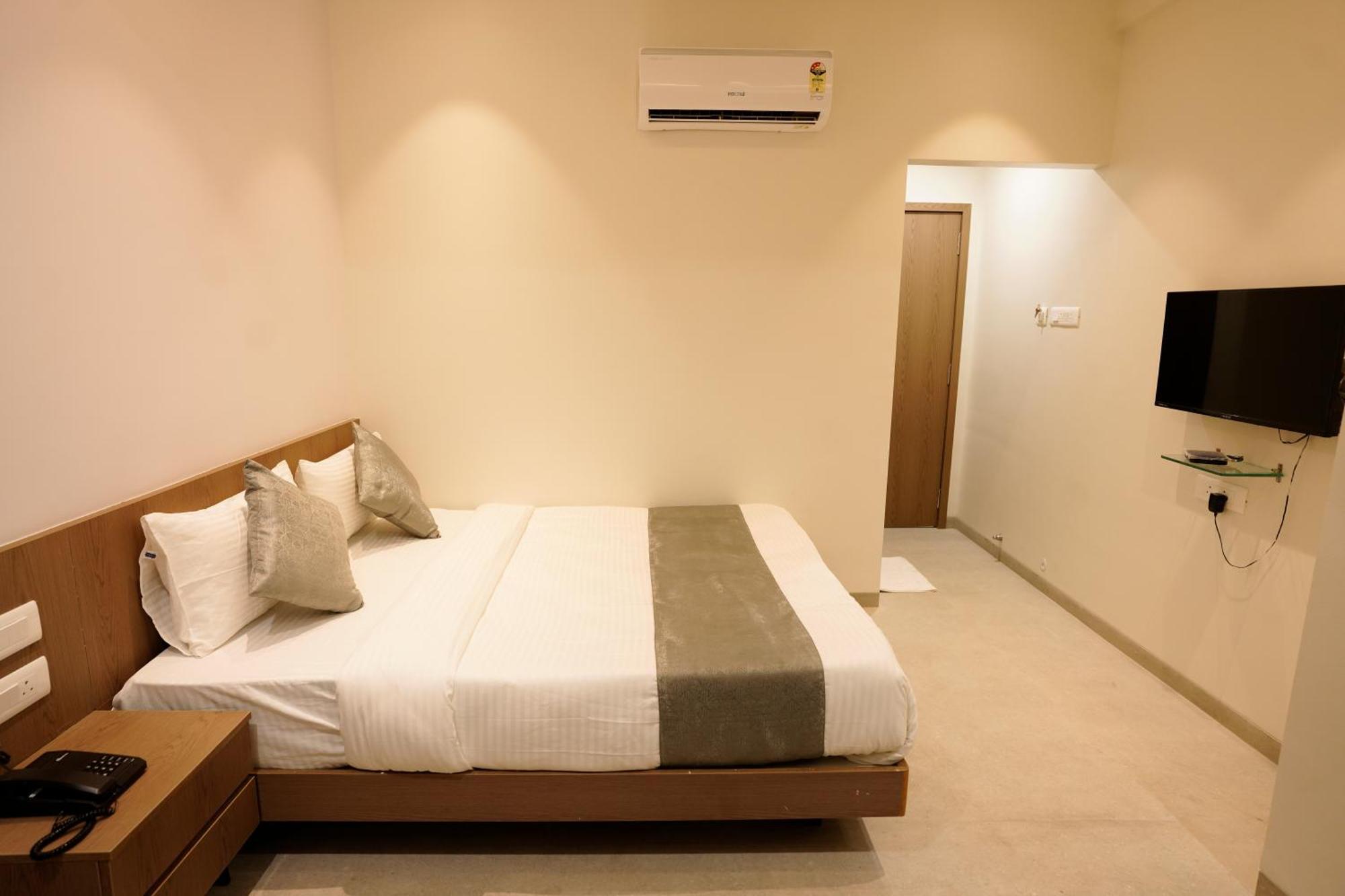 A Square Executive Hotel Aurangabad  Exteriör bild