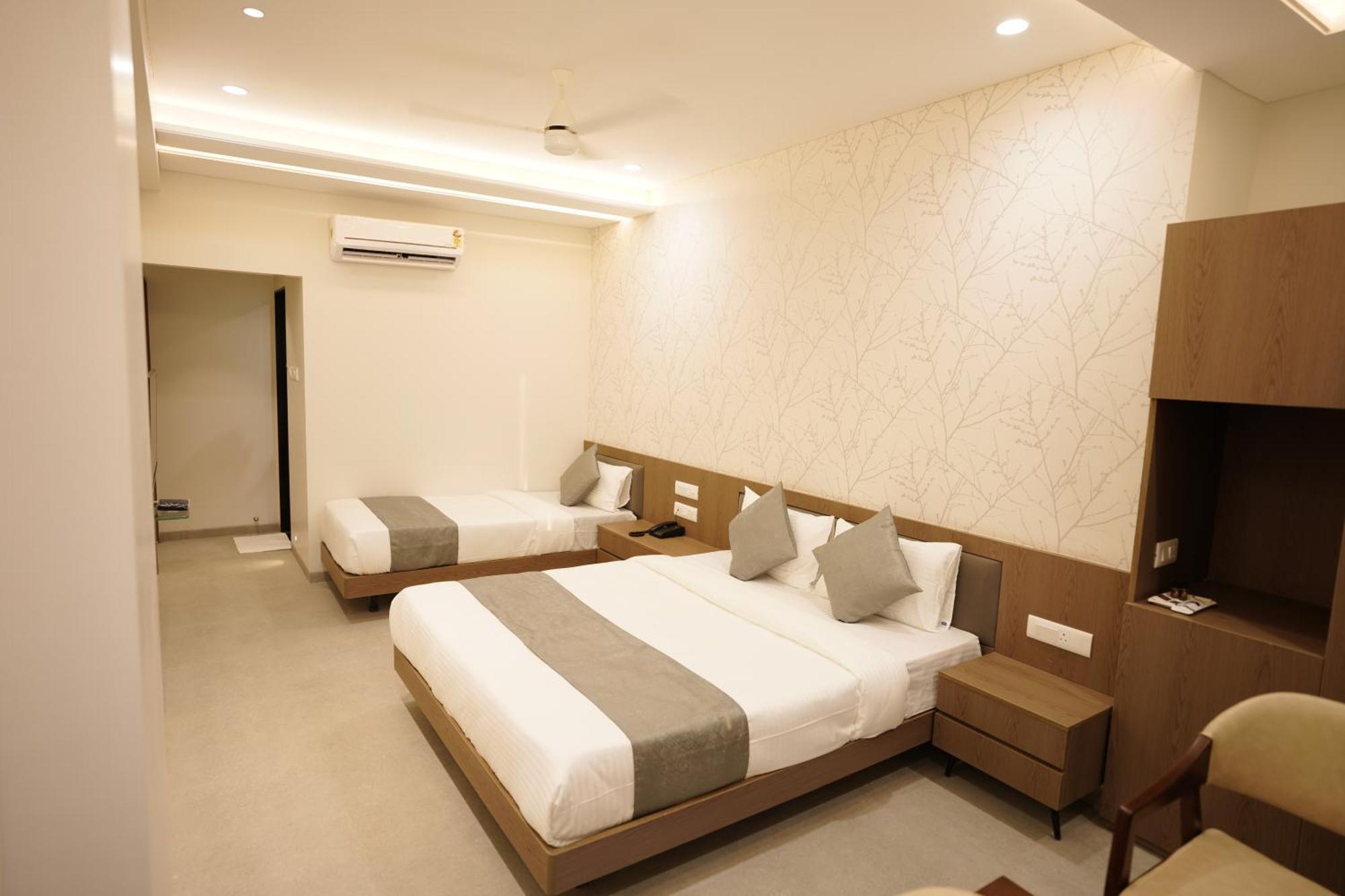 A Square Executive Hotel Aurangabad  Exteriör bild