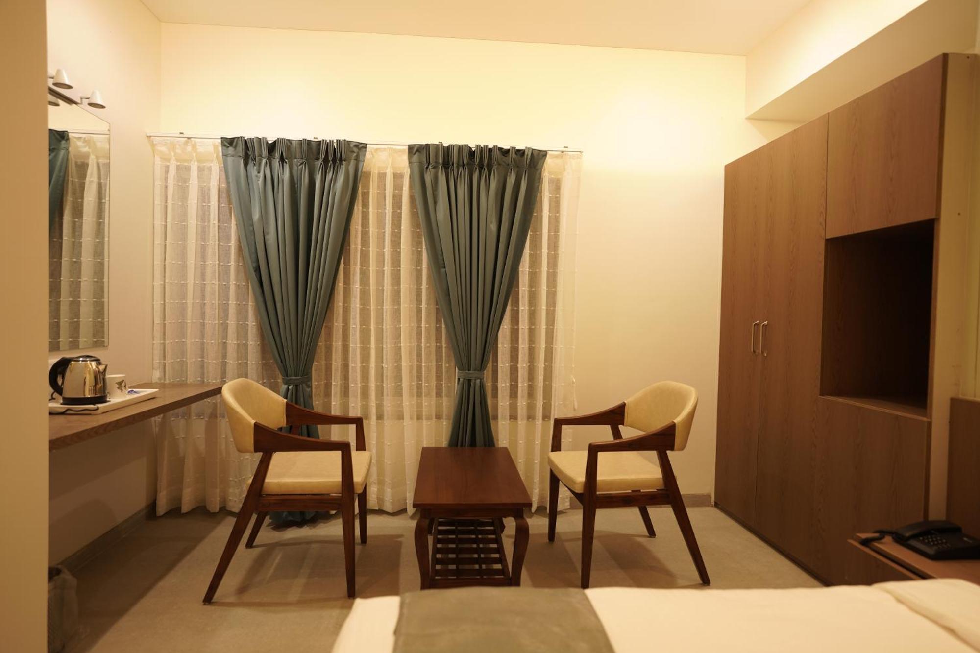A Square Executive Hotel Aurangabad  Exteriör bild