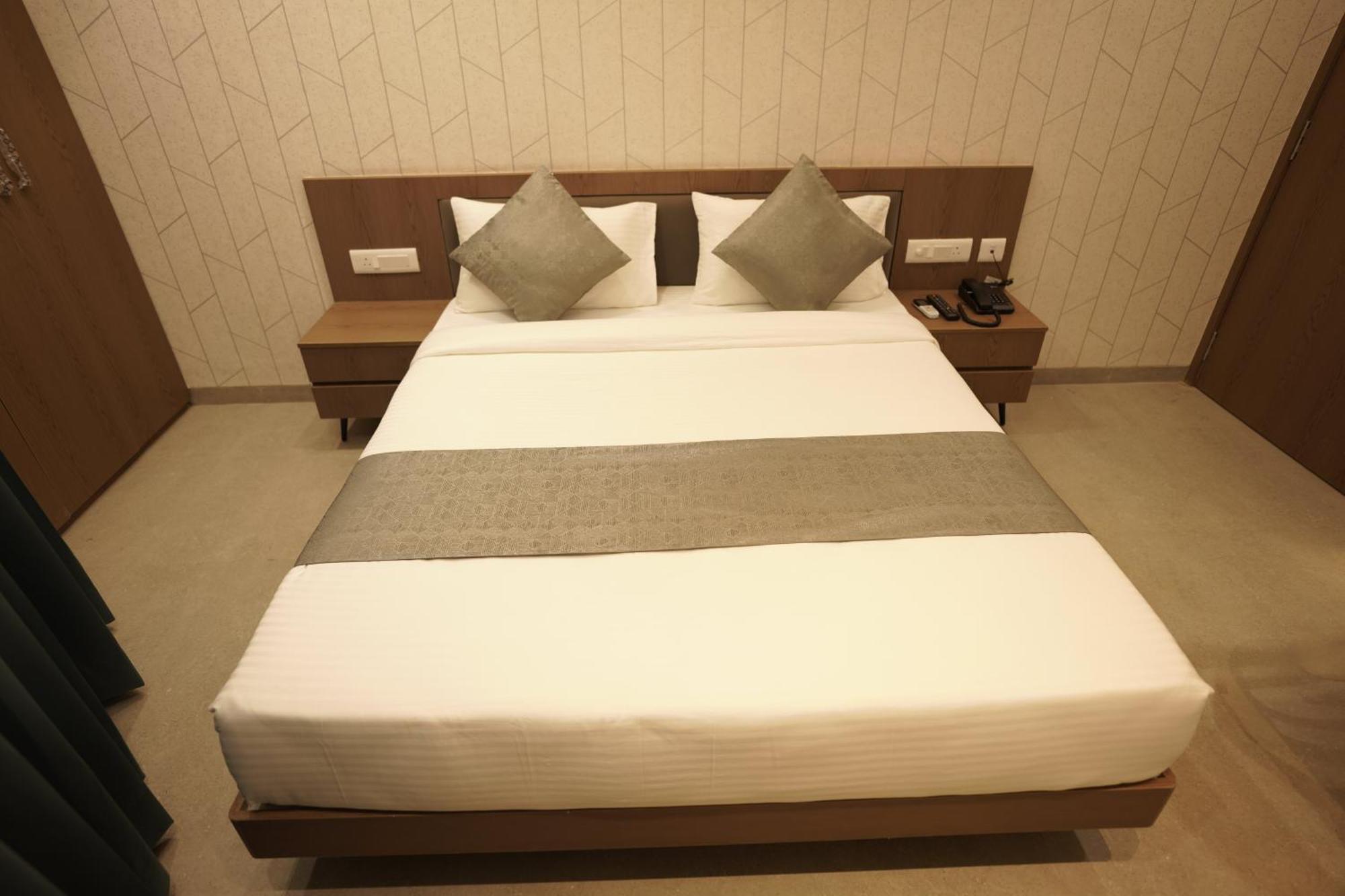 A Square Executive Hotel Aurangabad  Exteriör bild