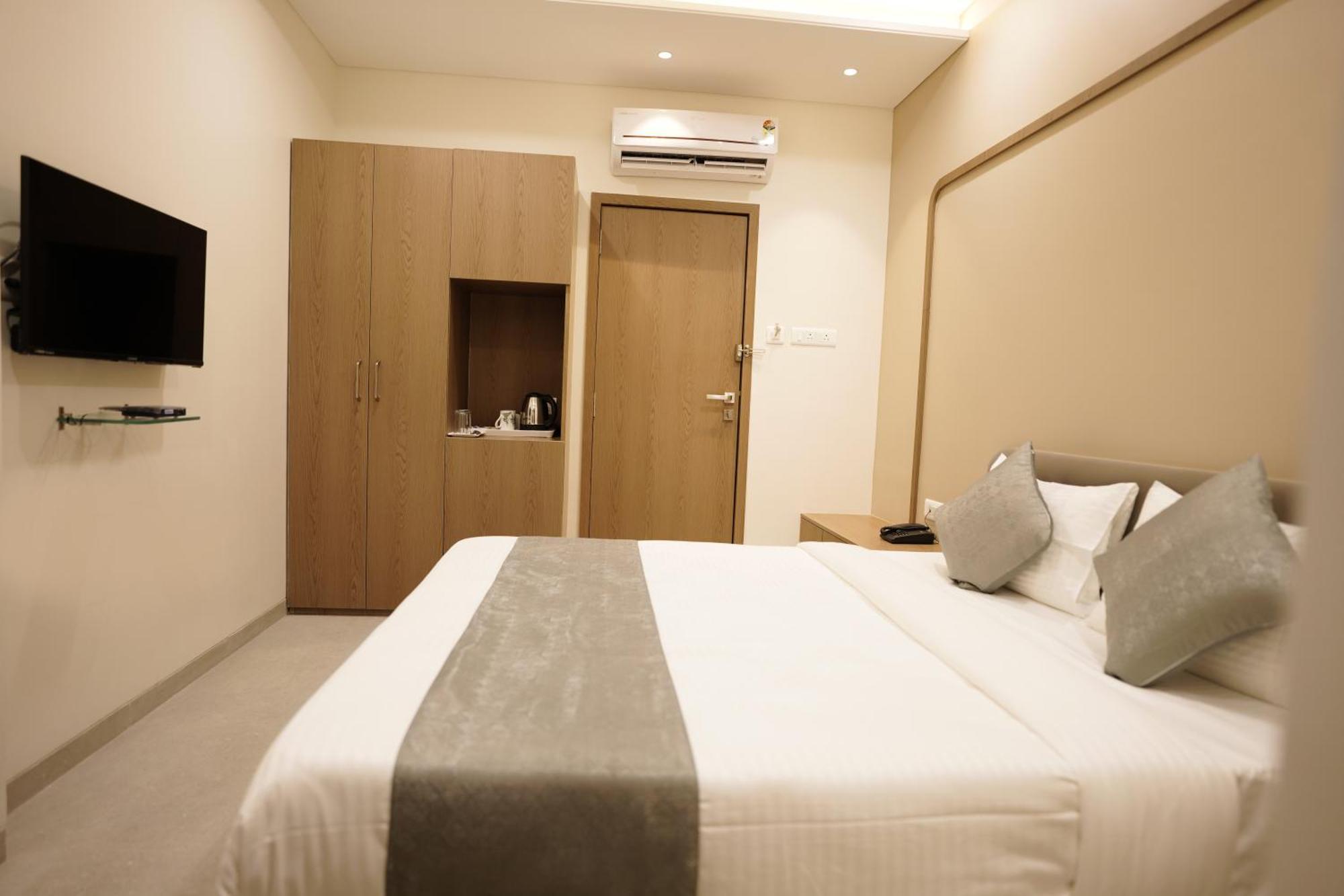 A Square Executive Hotel Aurangabad  Exteriör bild