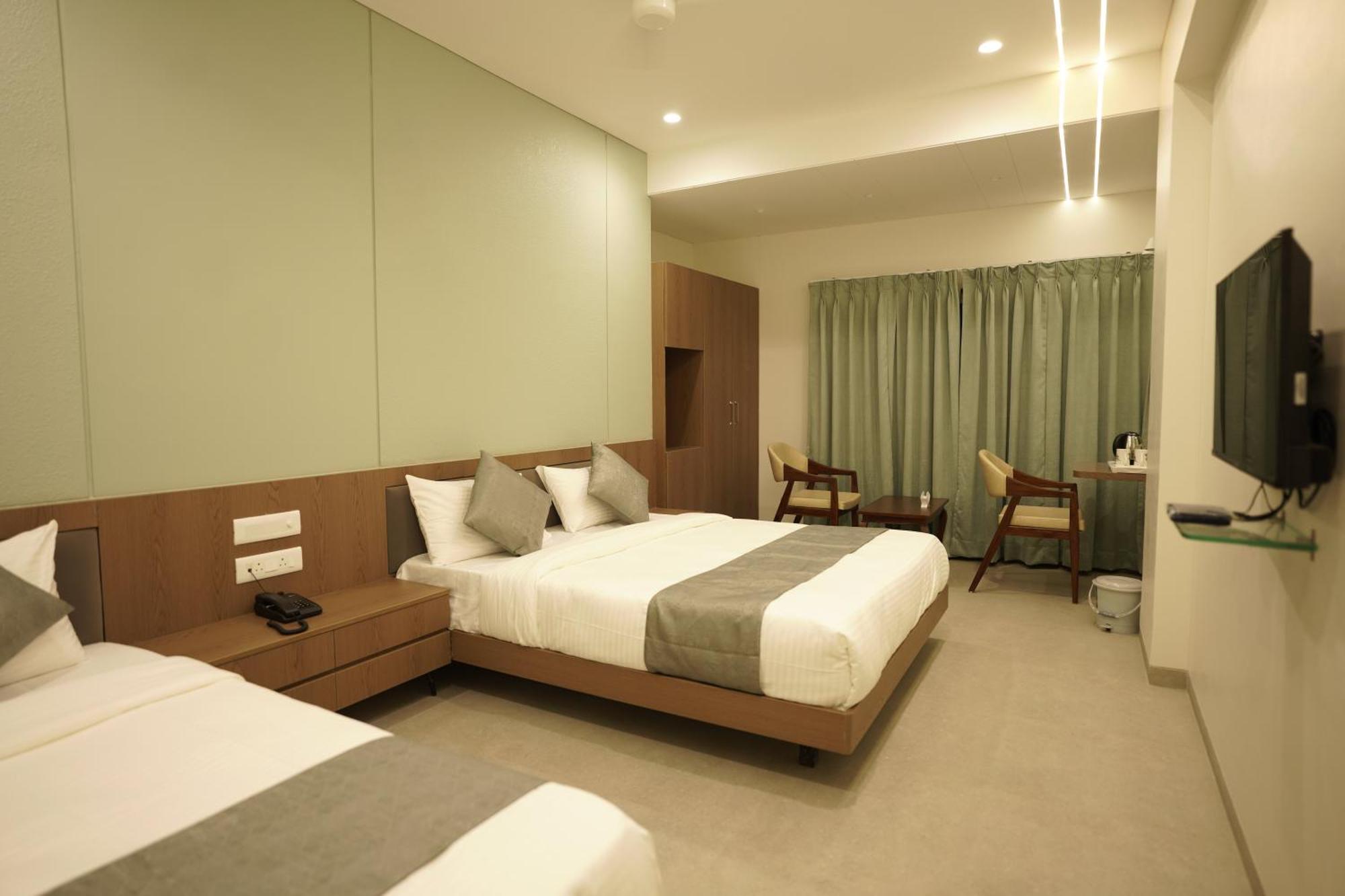 A Square Executive Hotel Aurangabad  Exteriör bild