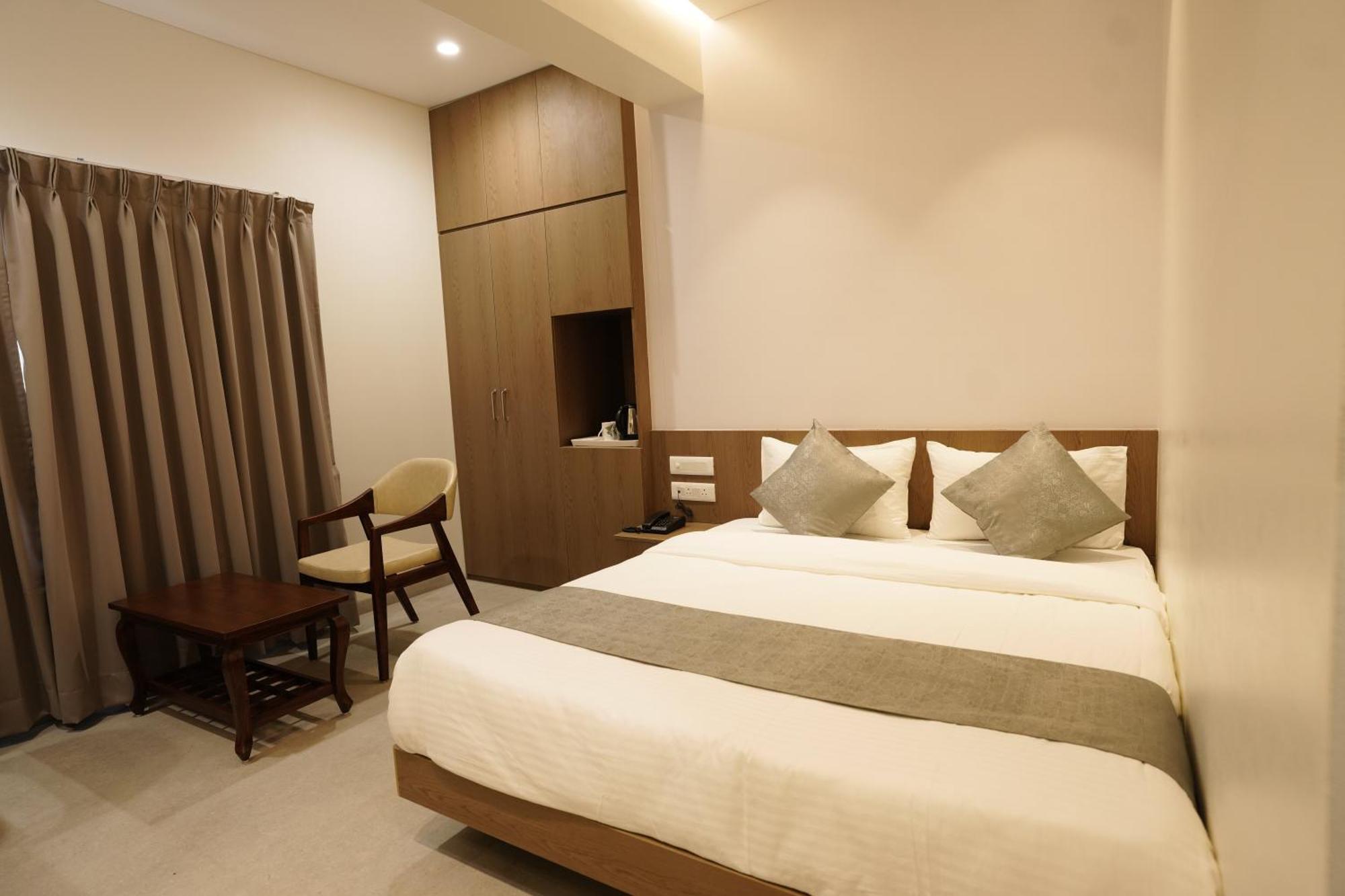 A Square Executive Hotel Aurangabad  Exteriör bild