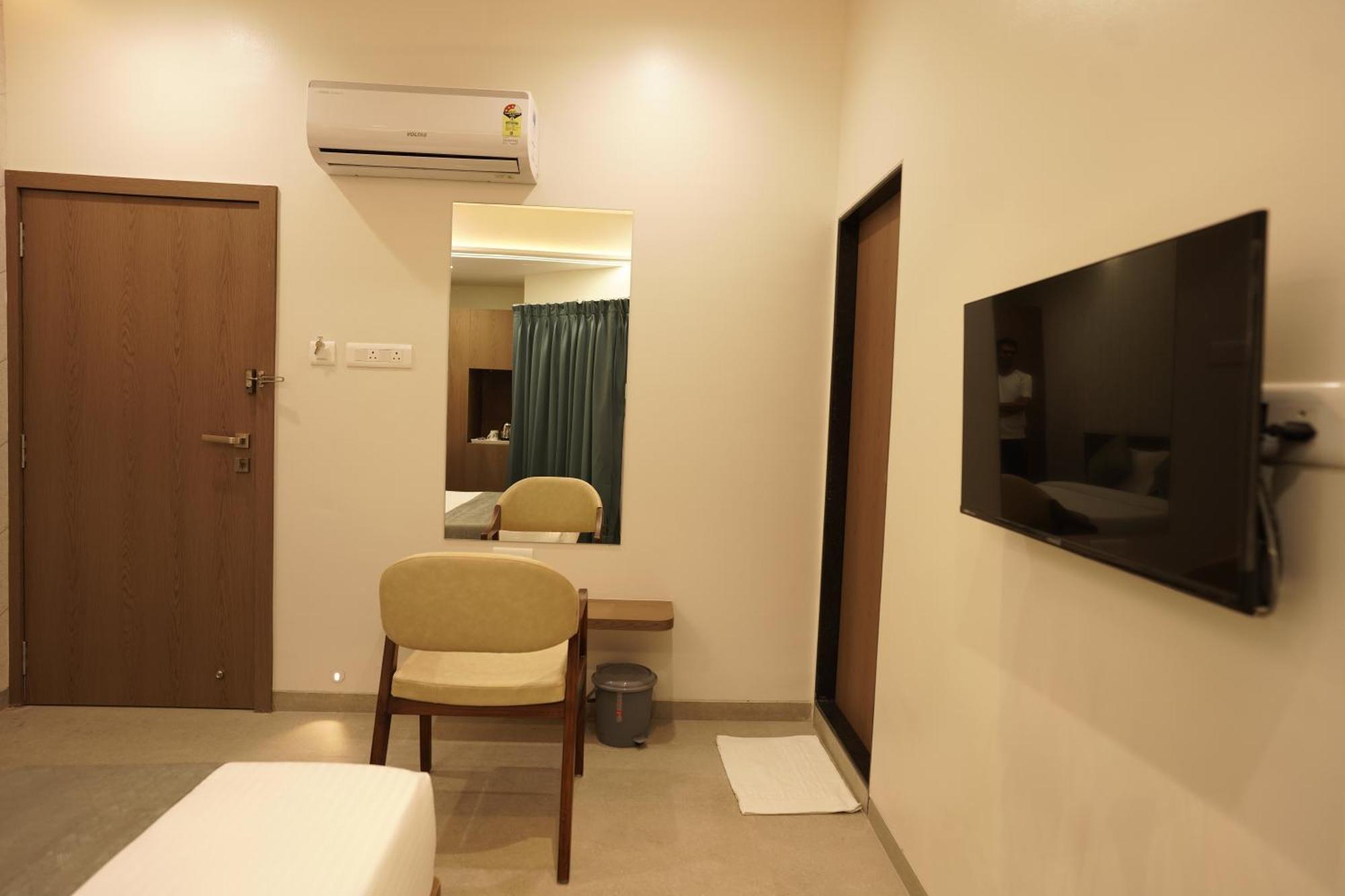 A Square Executive Hotel Aurangabad  Exteriör bild