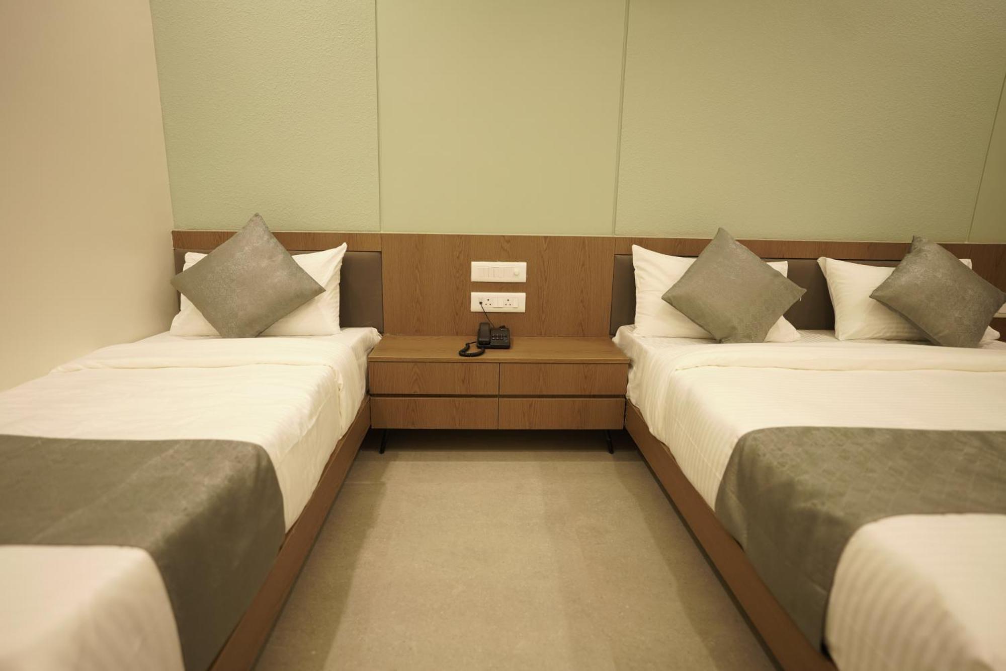 A Square Executive Hotel Aurangabad  Exteriör bild